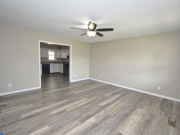 3rd image of 1004B Southwood Dr
