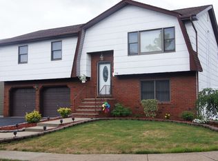 19 Strangeway Ter, Clifton, NJ 07011