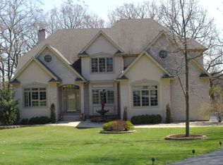 6 Deer Trail Ct, Oakwood Hills, IL 60013