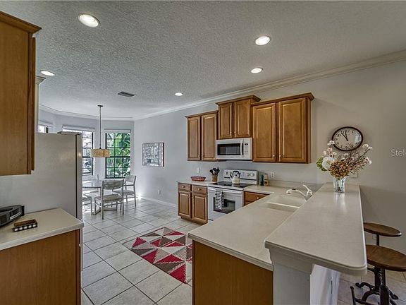 4th image of 143 Silver Falls Dr