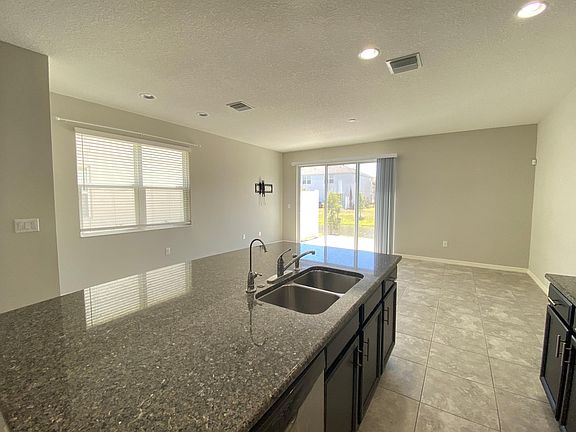 4th image of 7055 Grand Elm Dr