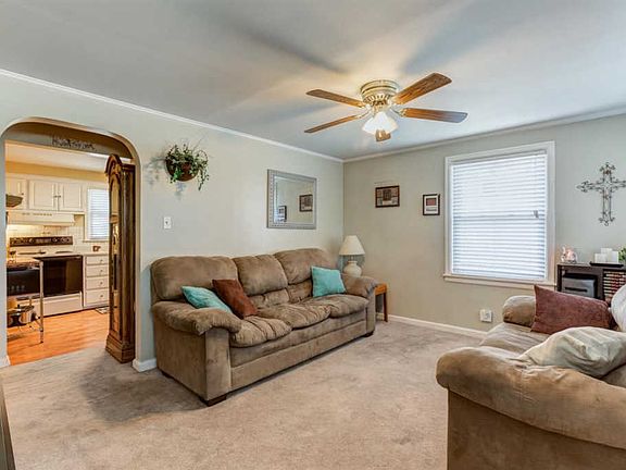 3rd image of 913 Meyer Ave