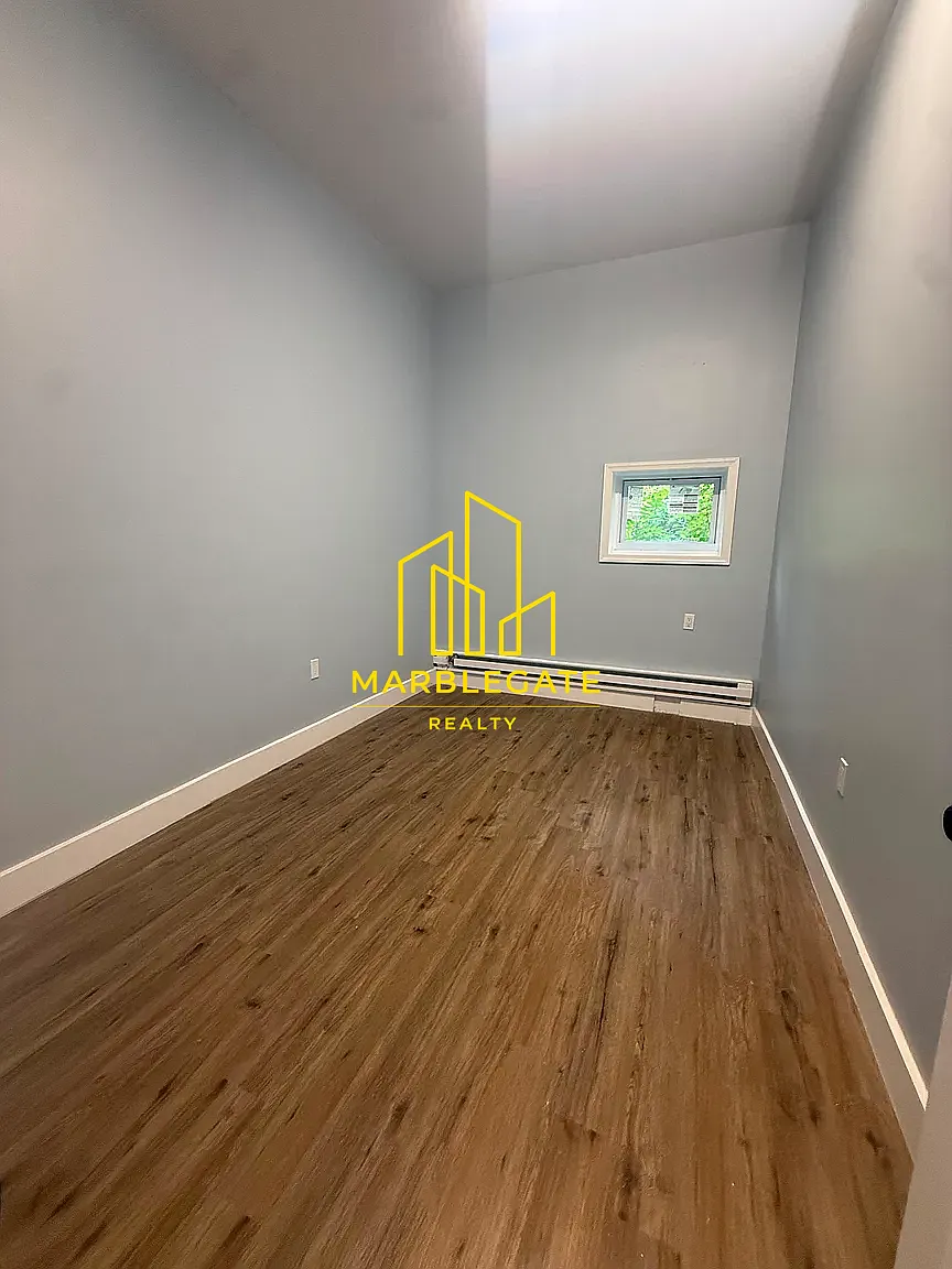3 bed, 1.5 bath, 1050 sqft, $2,200 — Photo 4