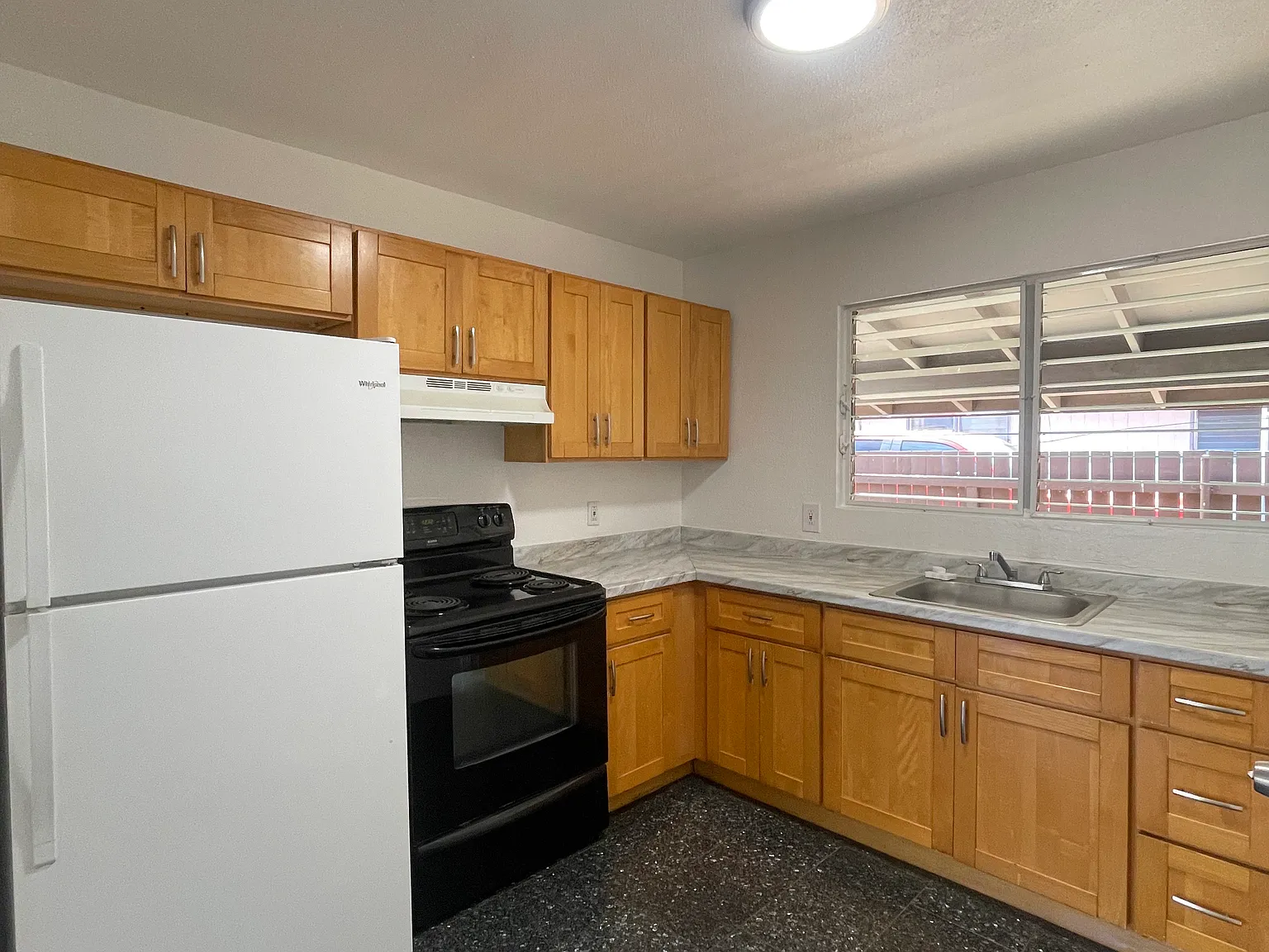 3 bed, 920 sqft, $2,750 — Photo 1
