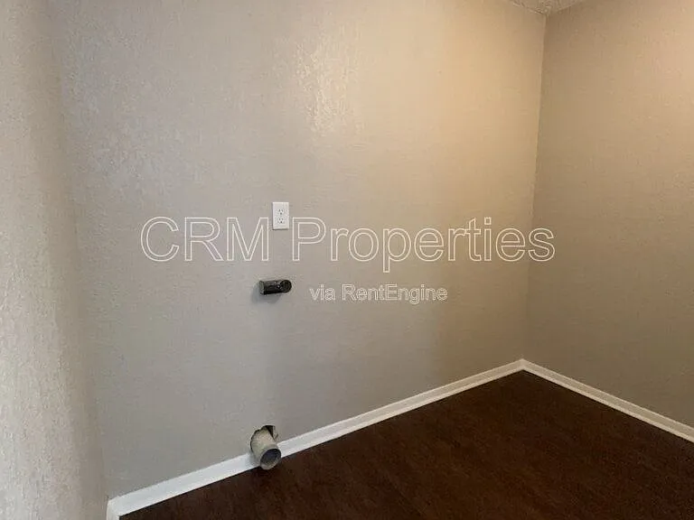 900 Miami Blvd — Photo 12
