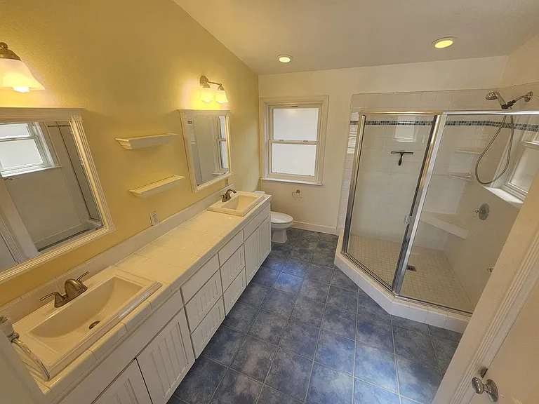300 Trinidad St — Photo 17