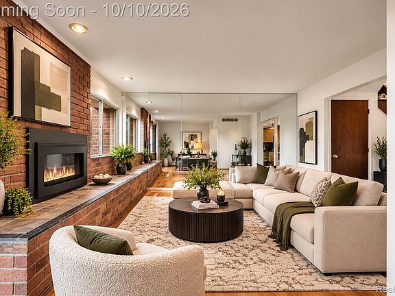 4th image of 2126 Bryanston Crescent St