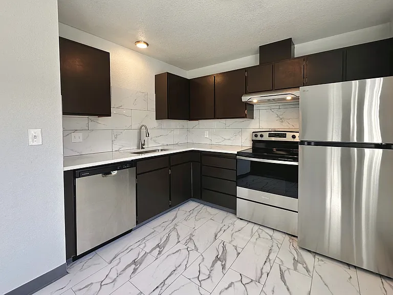 211-225 N Peterson Dr — Photo 5