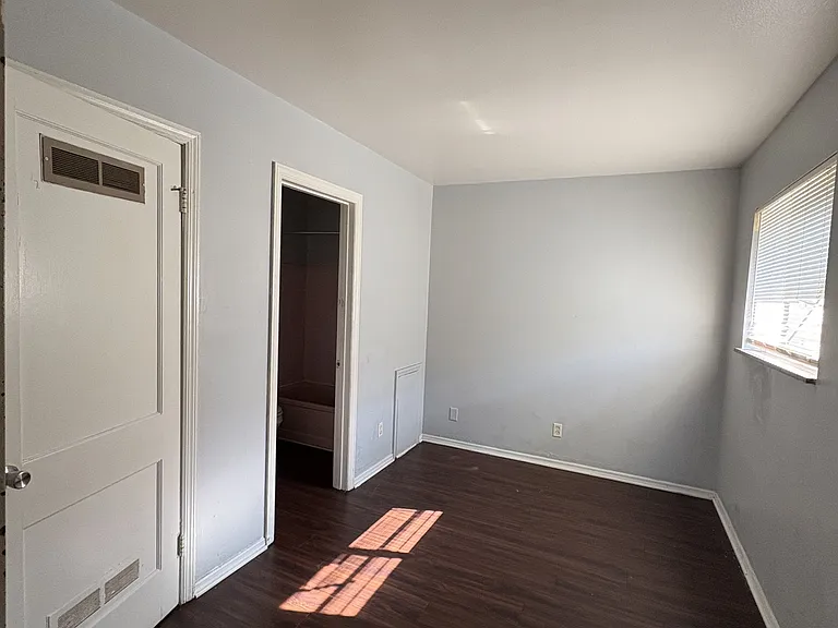 274 E Nottingham Rd #6 — Photo 3