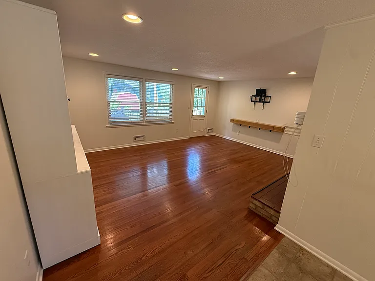 5555 Roeland Dr — Photo 5