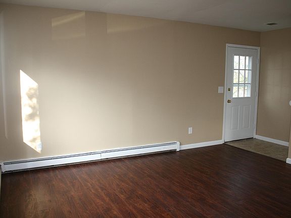 4th image of 62 Park Dr