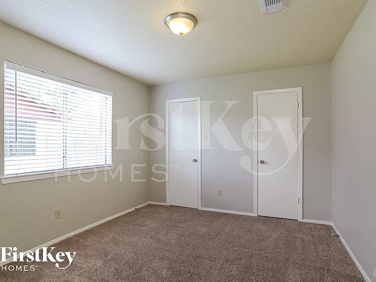 2118 Knollbrook Ln — Photo 11
