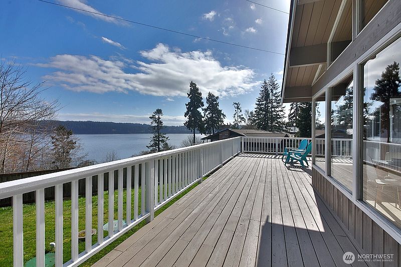 2nd image of 1412 Commodore Place