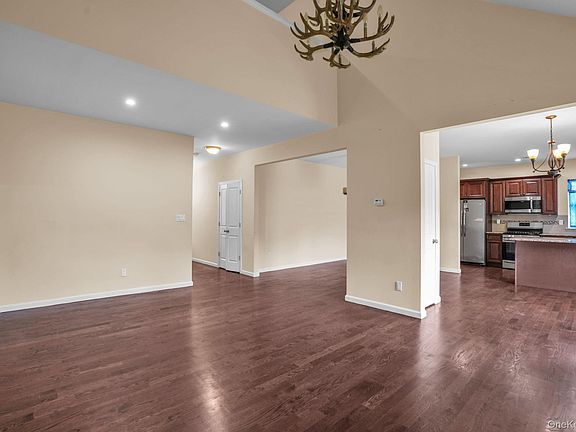 3rd image of 53 Highland View Place
