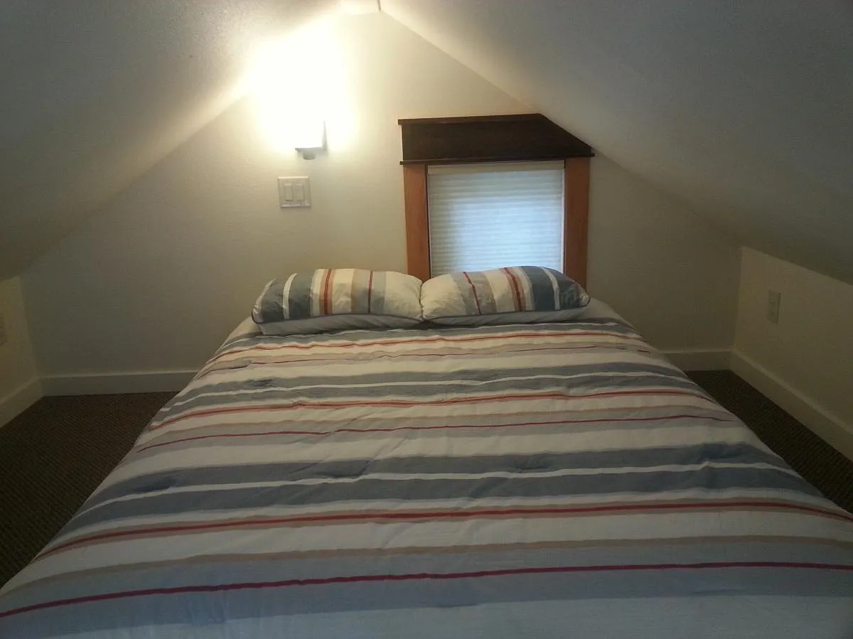 Studio, 300 sqft, $950 — Photo 2