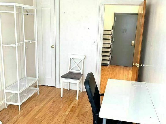 3rd image of 3212 46th St APT 3