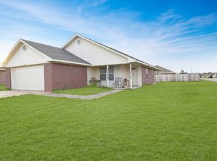 121 Wolf Ln, Waco, TX 76705