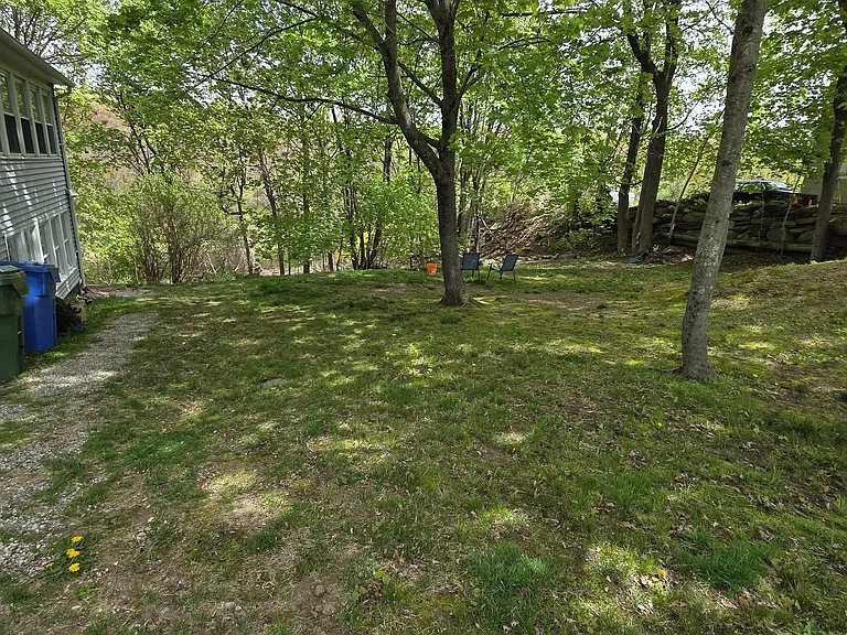 22 Lakeview St #B — Photo 15