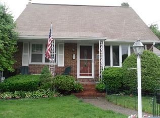 1 Marylin Ct, Wallington, NJ 07057