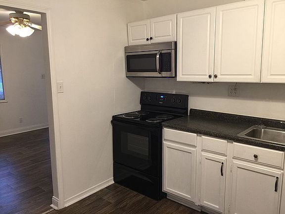 4th image of 2025 Ravenswood Dr