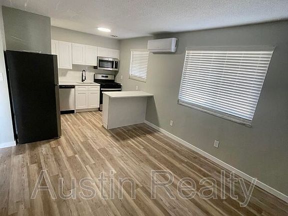 3rd image of 4164 Folsom Ave APT E