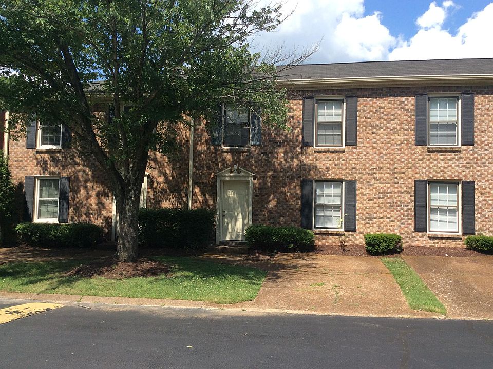 Parking at front door. Plenty of room for more parking