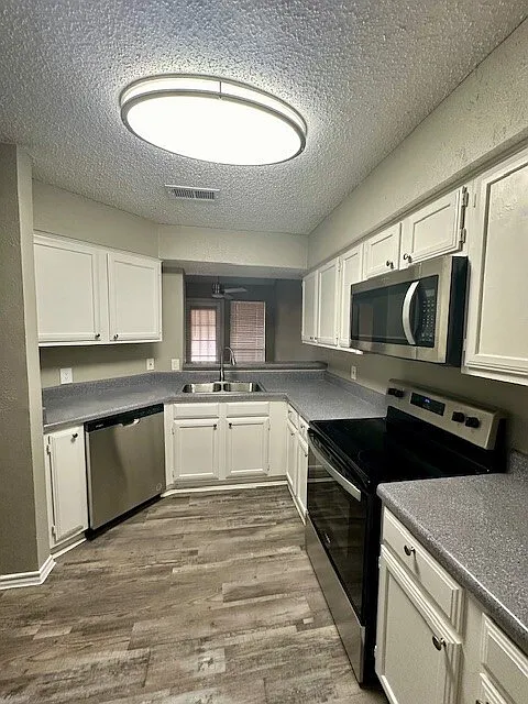 1 bed, 1.0 bath, 820 sqft, $1,550 — Photo 3