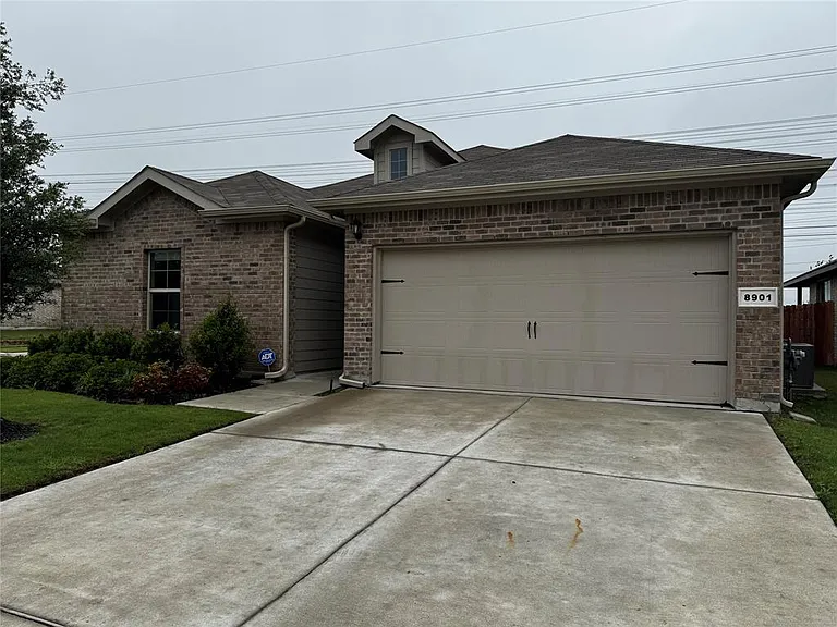 8901 Timber Gulch Dr — Photo 1