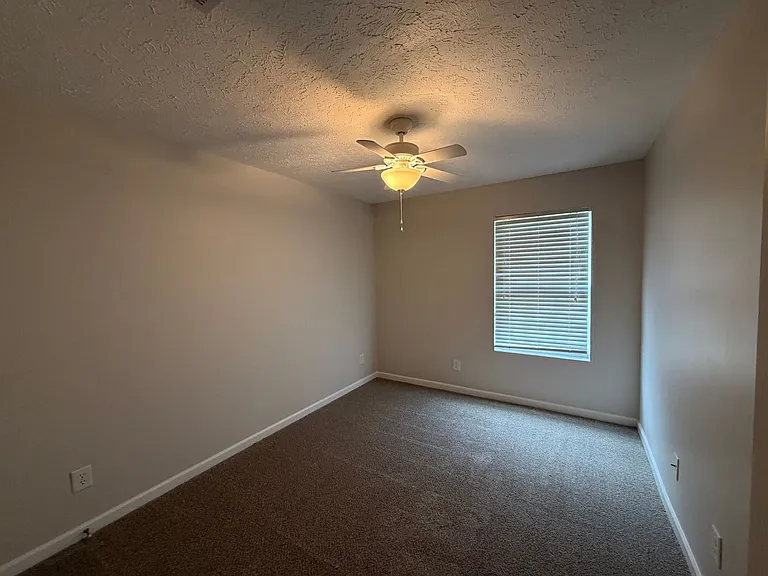 8115 Valley Oak Dr — Photo 18