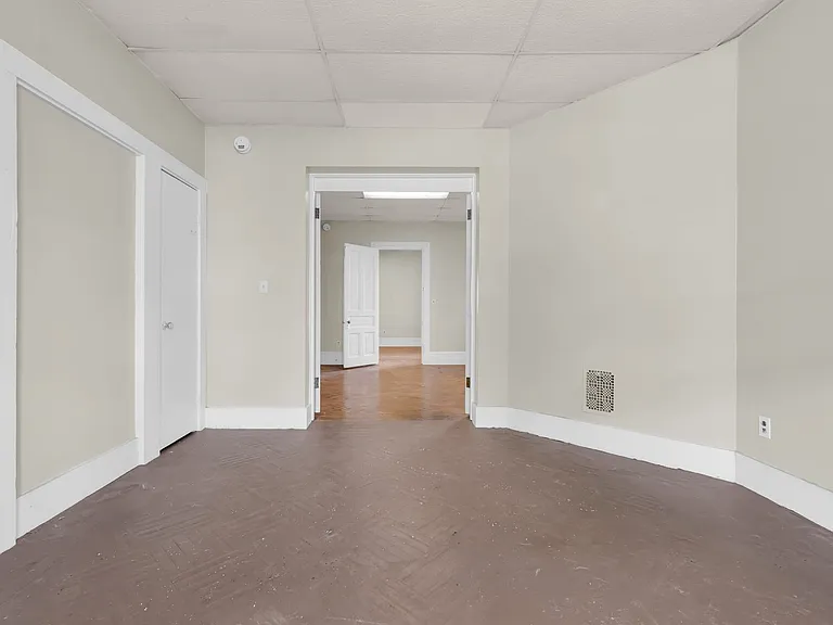 137 N 7th St — Photo 16