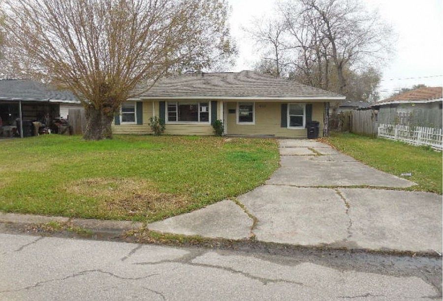 1st image of 607 Forest Oaks Dr
