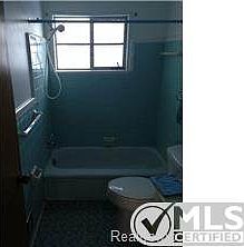 5th image of 2420 W Walton Blvd