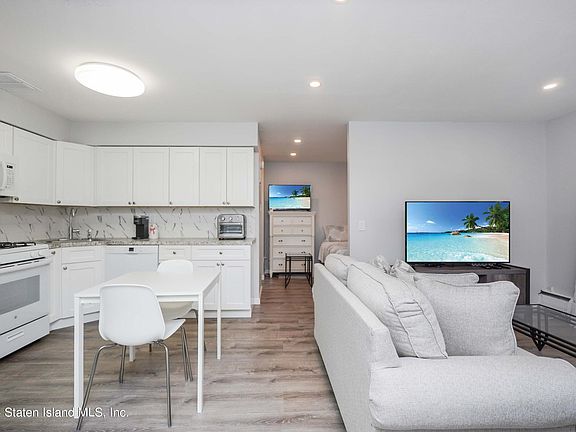 5th image of 15 Gadsen Pl APT 1D