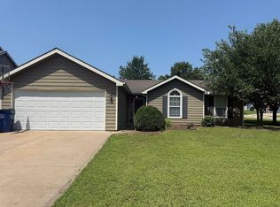 2400 Stowe Dr, Lawrence, KS 66049