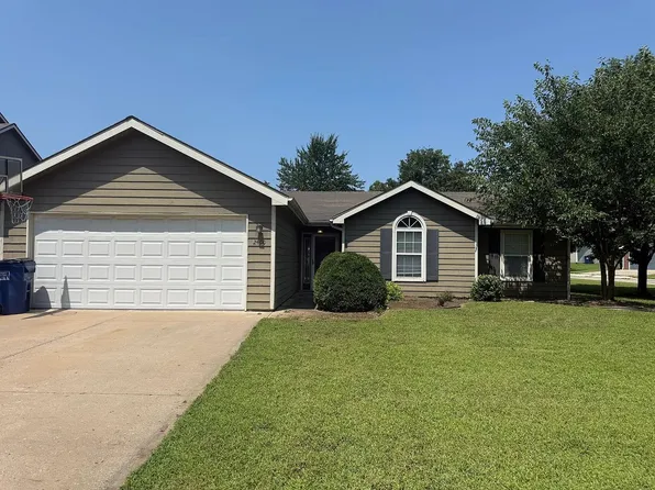 2400 SW Stowe Dr, Lawrence, KS 66049