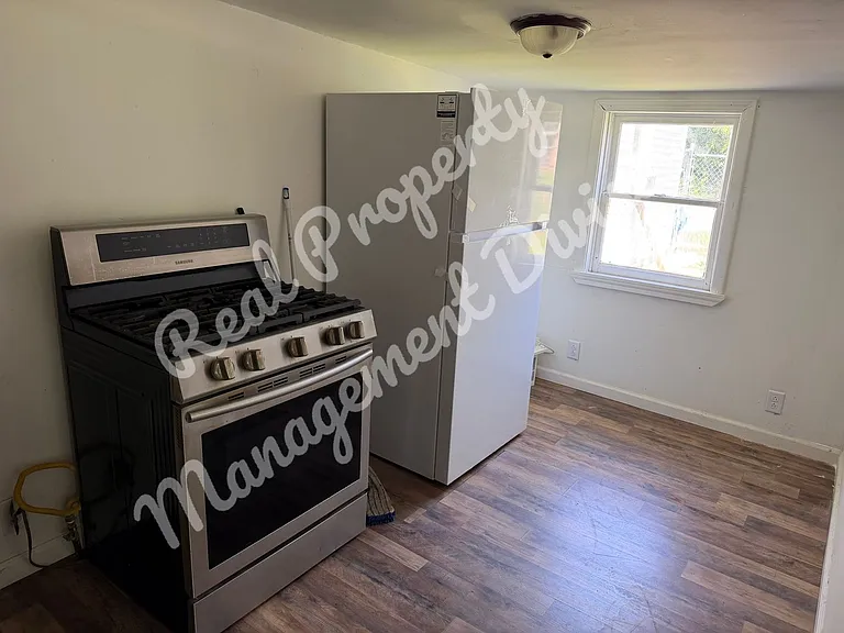 516 W Highland Ave — Photo 5