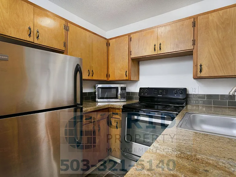 1800 SE Stark St #105 — Photo 4