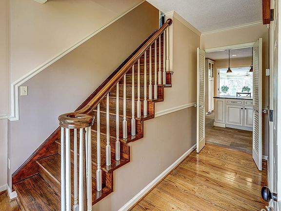 4th image of 915 Morningside Dr