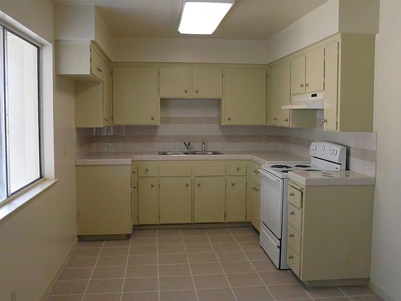 3rd image of 4487 N Pleasant Ave