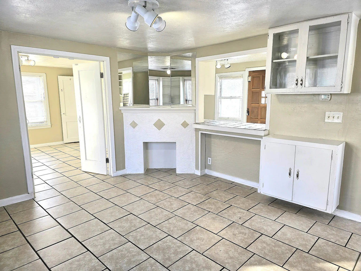 3 bed, 1300 sqft, $1,150 — Photo 2