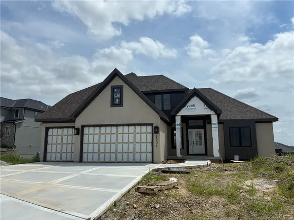 2331 NW Palisades Dr, Riverside, MO 64150