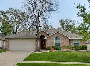 517 Oakbrook Dr, Burleson, TX 76028