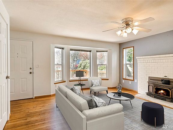 4th image of 12507 217th Avenue Ct E