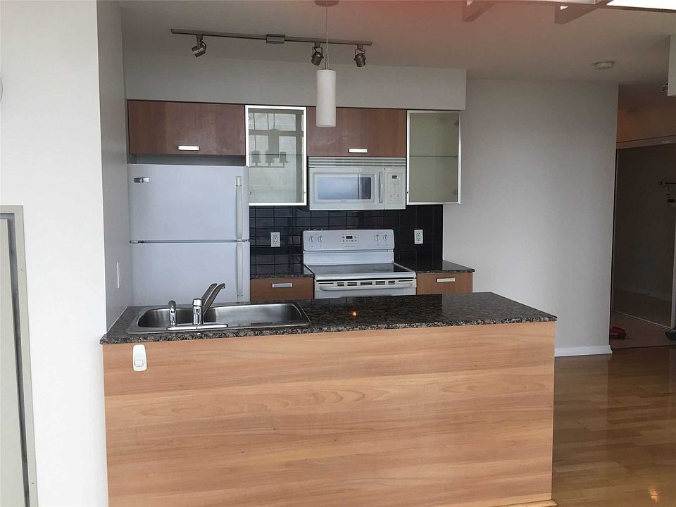 2nd image of 38 Grenville St #3806