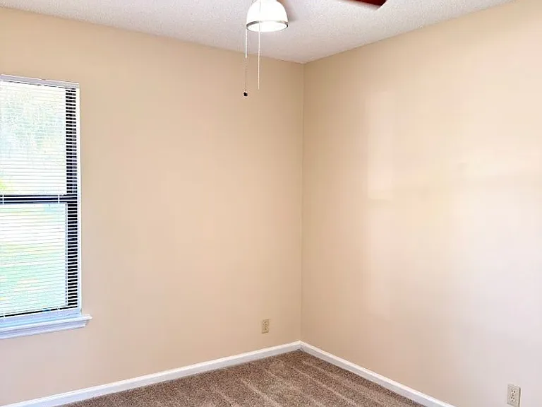 202 Cypress Dr — Photo 13