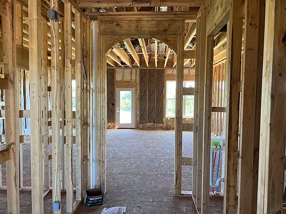 3rd image of 1012 Pinnacle Way
