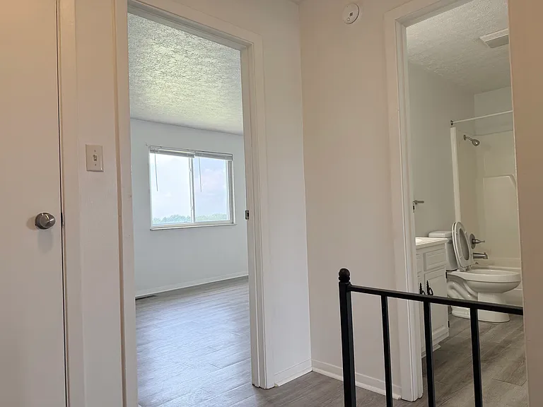 Jersey Ridge Apartments — Photo 8