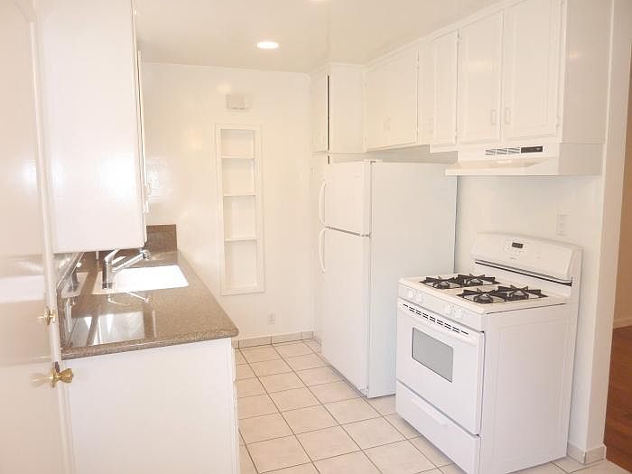 1st image of 4021 1/2 S Centinela Ave