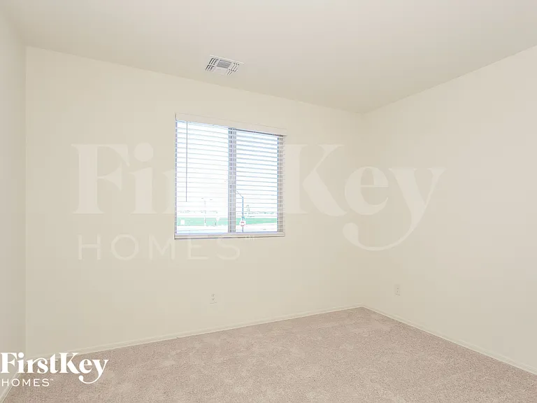 8434 S 258th Dr — Photo 10