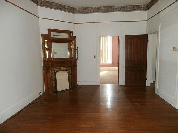 3rd image of 527 W Park St